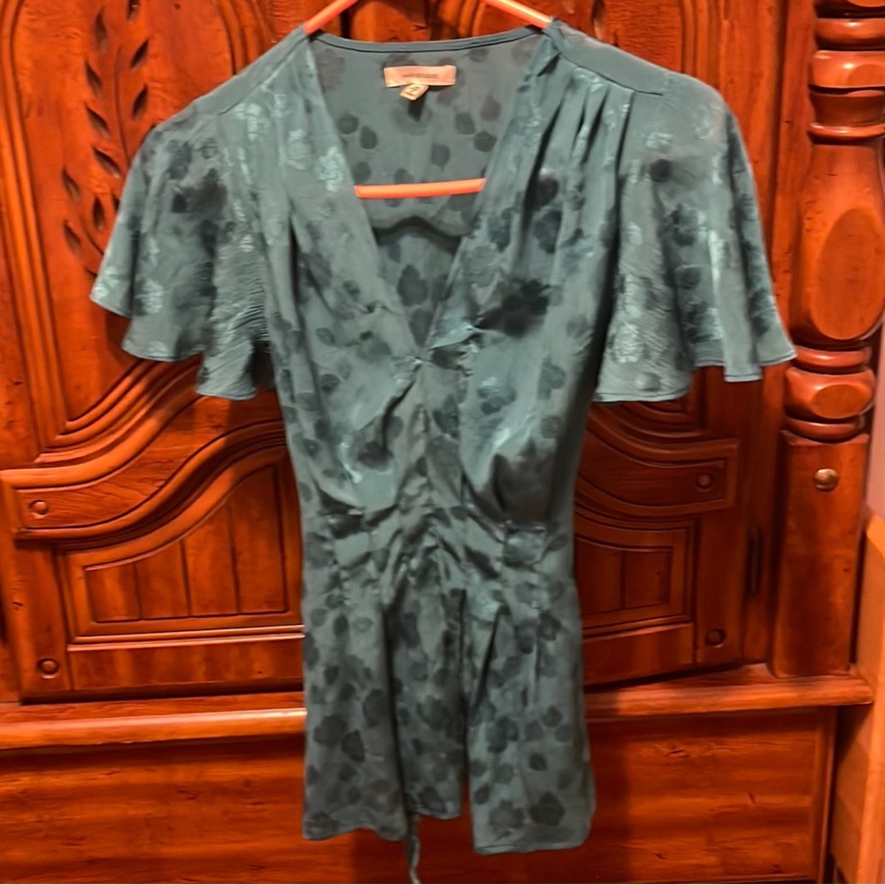 Beautiful tie back blouse